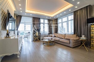 Продается 4-комнатная квартира 160 кв. м в Киеве, Драгомирова улица
