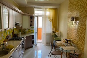 Продается 1-комнатная квартира 62 кв. м в Полтаве, ул. Хмельницкого Богдана