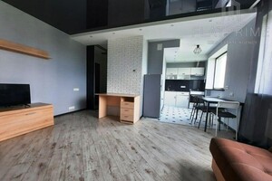 Продается 3-комнатная квартира 65 кв. м в Киеве, ул. Василия Кучера
