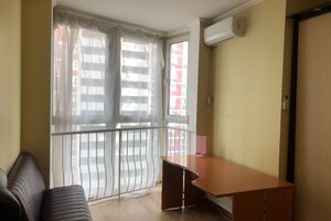 Продается 1-комнатная квартира 50.5 кв. м в Киеве, ул. Драгоманова