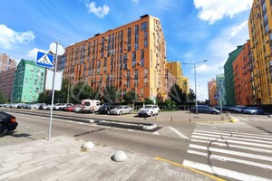 Продается 4-комнатная квартира 106 кв. м в Киеве, Регенераторная улица