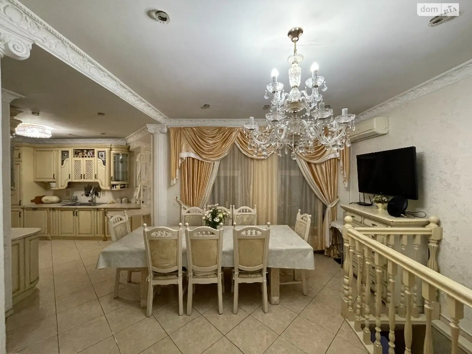 Продается 5-комнатная квартира 140 кв. м в Одессе - фото 1