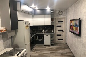 Продаж квартири, Київська, Києво-Святошинський, c. Софіївська Борщагівка, Бишівська вулиця, буд. 14