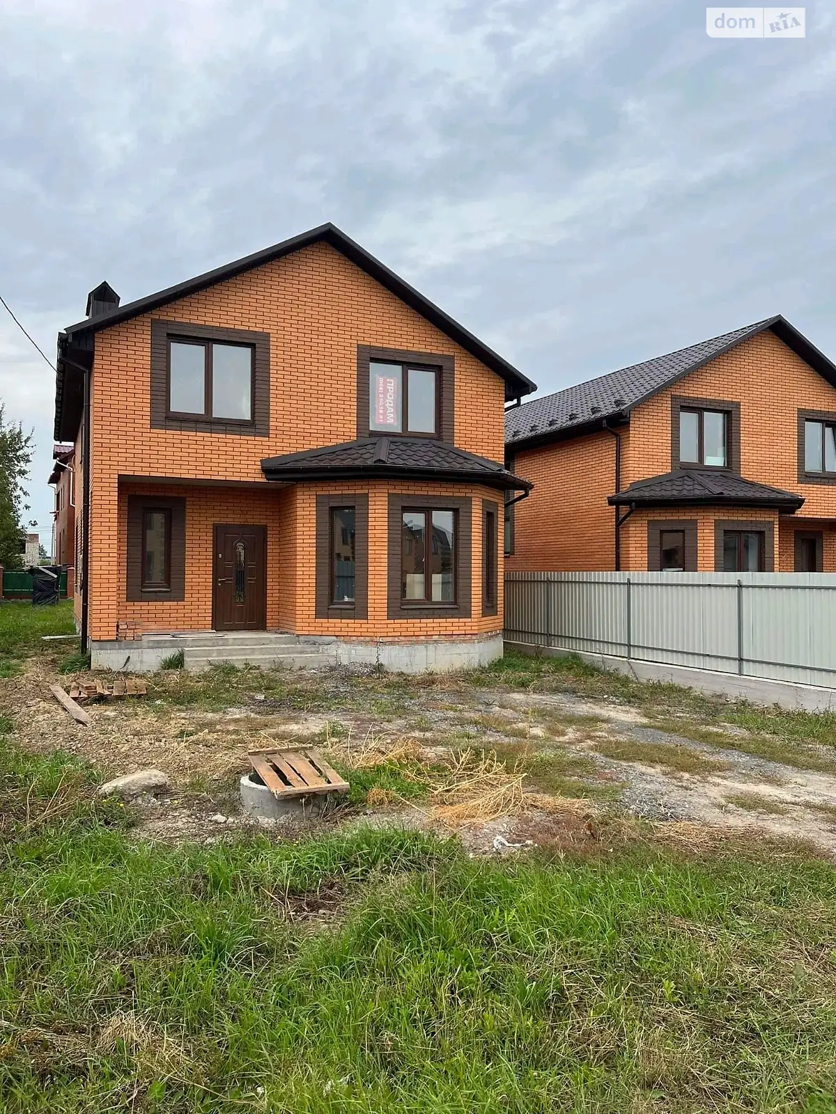 Продається будинок 2 поверховий 130 кв. м з каміном, цена: 82000 $