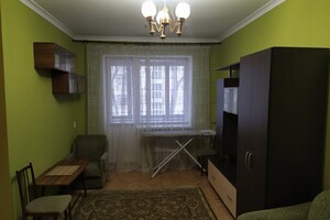 Продается 1-комнатная квартира 30 кв. м в Киеве, просп. Победы