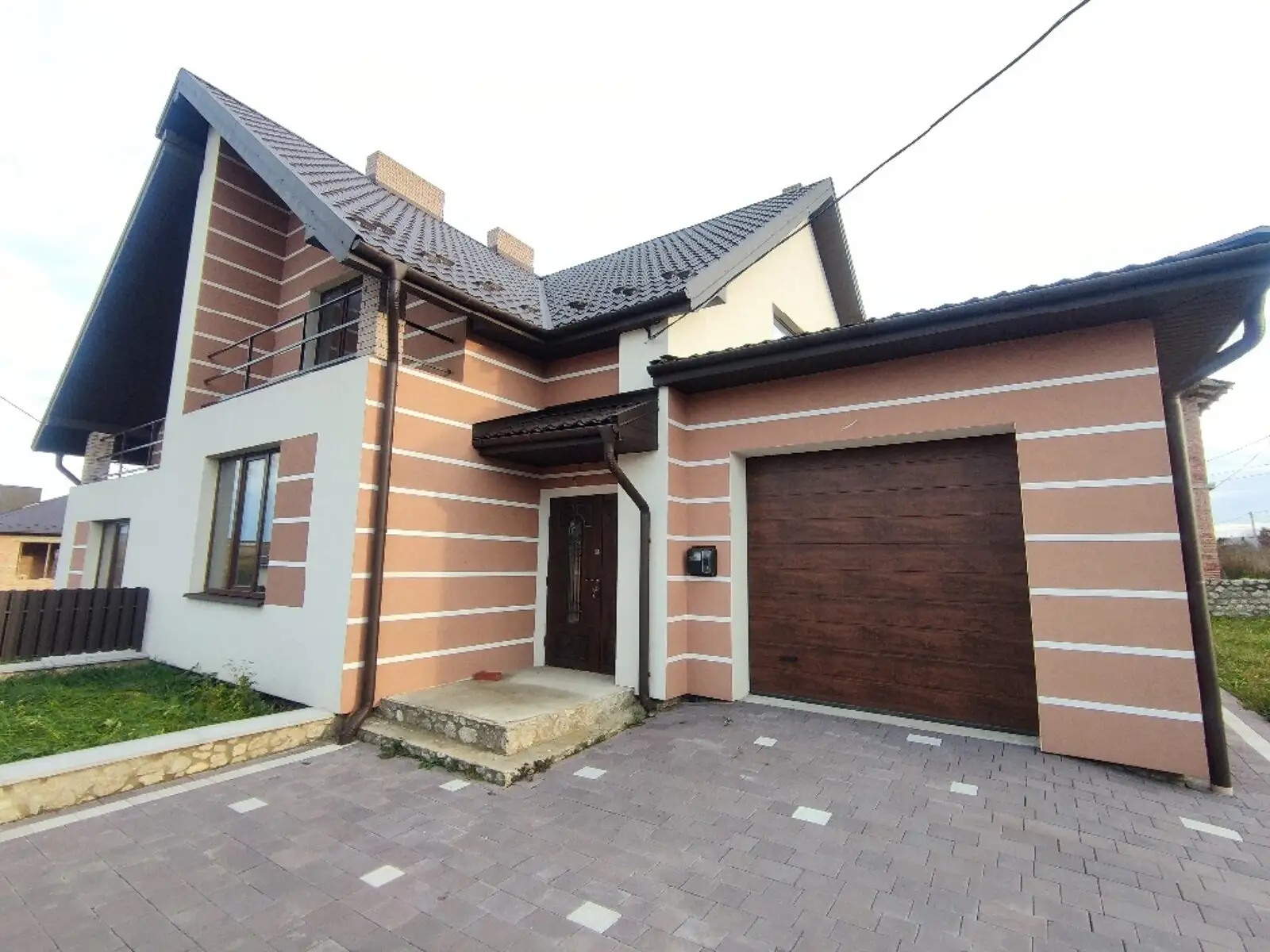 Продається будинок 2 поверховий 137 кв. м з гаражем, цена: 78000 $