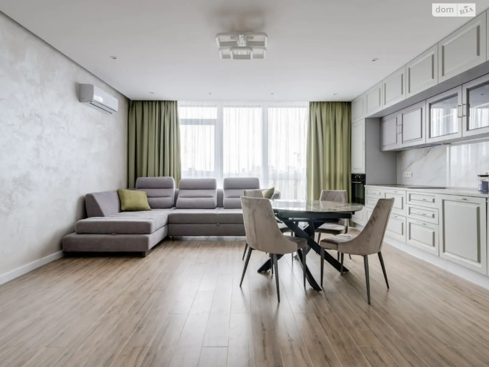 Продается 4-комнатная квартира 120 кв. м в Киеве, ул. Маккейна Джона, 3А - фото 1
