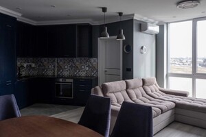 Продается 3-комнатная квартира 64 кв. м в Ровно, ул. Студенческая
