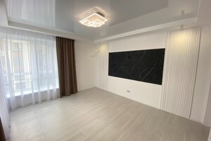 Продается 3-комнатная квартира 80 кв. м в Ивано-Франковске, Гетьмана Ивана Мазепы улица