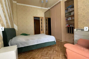 Продается 3-комнатная квартира 60 кв. м в Днепре, ул. Жуковского Василия