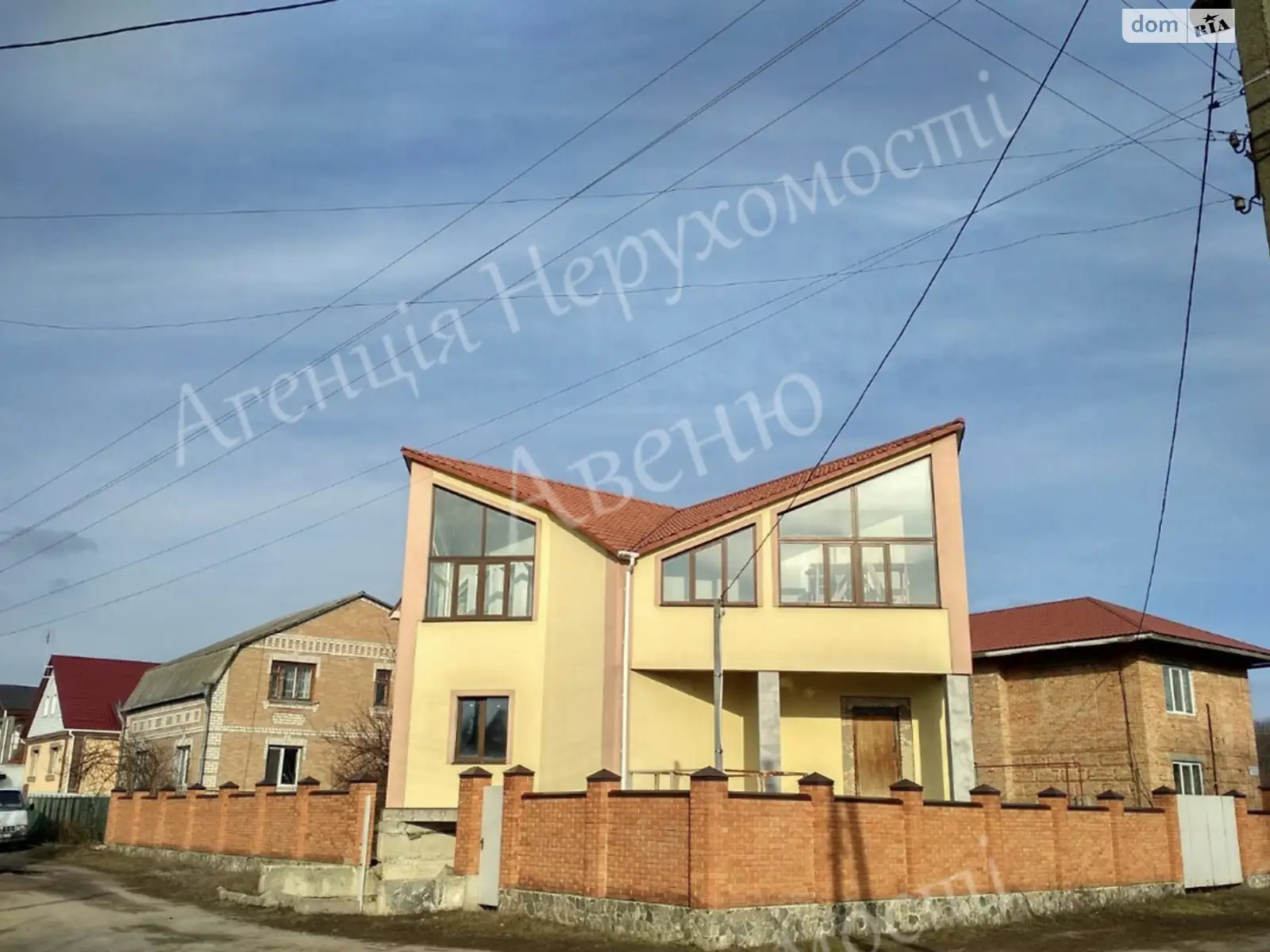 Продается дом на 3 этажа 273 кв. м с бассейном - фото 3