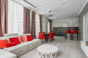Продается 4-комнатная квартира 160 кв. м в Киеве, Патриса Лумумбы улица