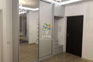 Продается 3-комнатная квартира 80 кв. м в Киеве, ул. Каховская