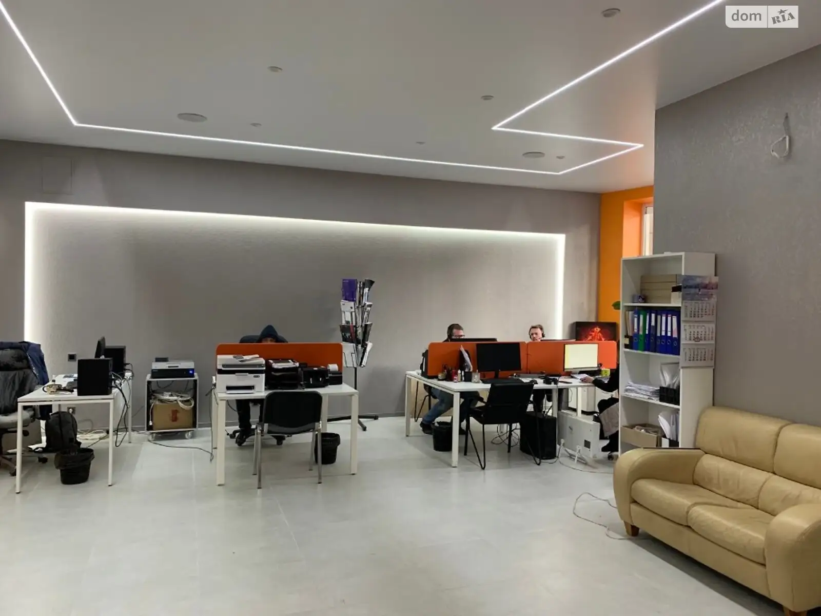 Продается офис 98 кв. м в бизнес-центре, цена: 74000 $ - фото 1
