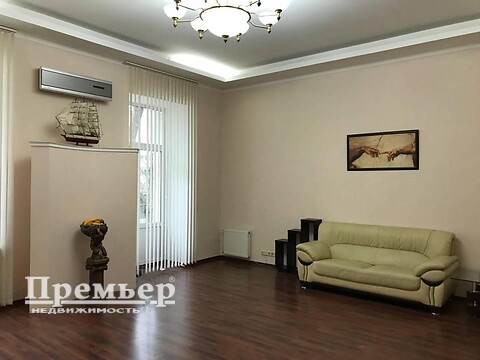 Продается 4-комнатная квартира 132 кв. м в Одессе, ул. Елисаветинская