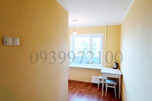Продается 1-комнатная квартира 28 кв. м в Киеве, Новомостицкая улица
