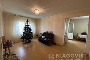 Продается 3-комнатная квартира 92 кв. м в Киеве, ул. Пулюя