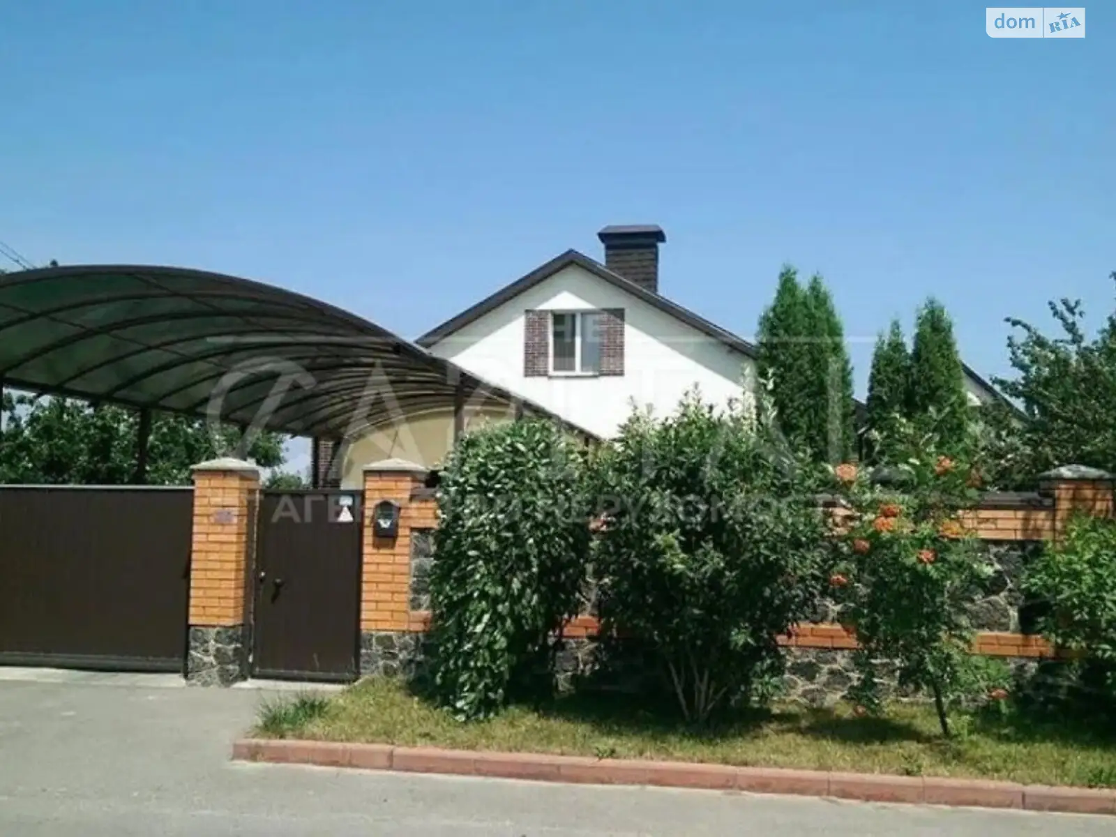 Продается дом на 2 этажа 240 кв. м с садом, цена: 215000 $ - фото 1