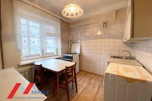 Продается 3-комнатная квартира 74 кв. м в Киеве, Березняковская улица