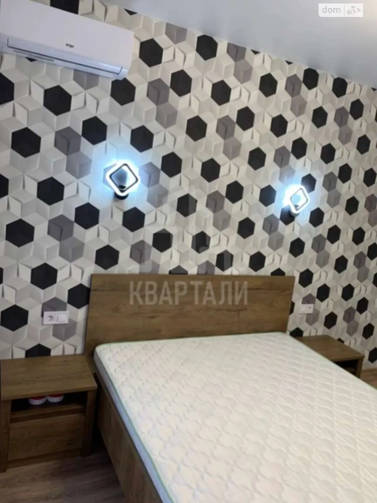 Продается 1-комнатная квартира 35 кв. м в Киеве, просп. Степана Бандеры, 32Д