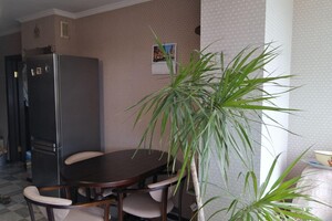 Продается 1-комнатная квартира 38 кв. м в Киеве, Ревуцкого улица