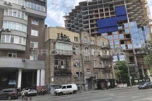 Продается 1-комнатная квартира 43 кв. м в Киеве, ул. Антоновича