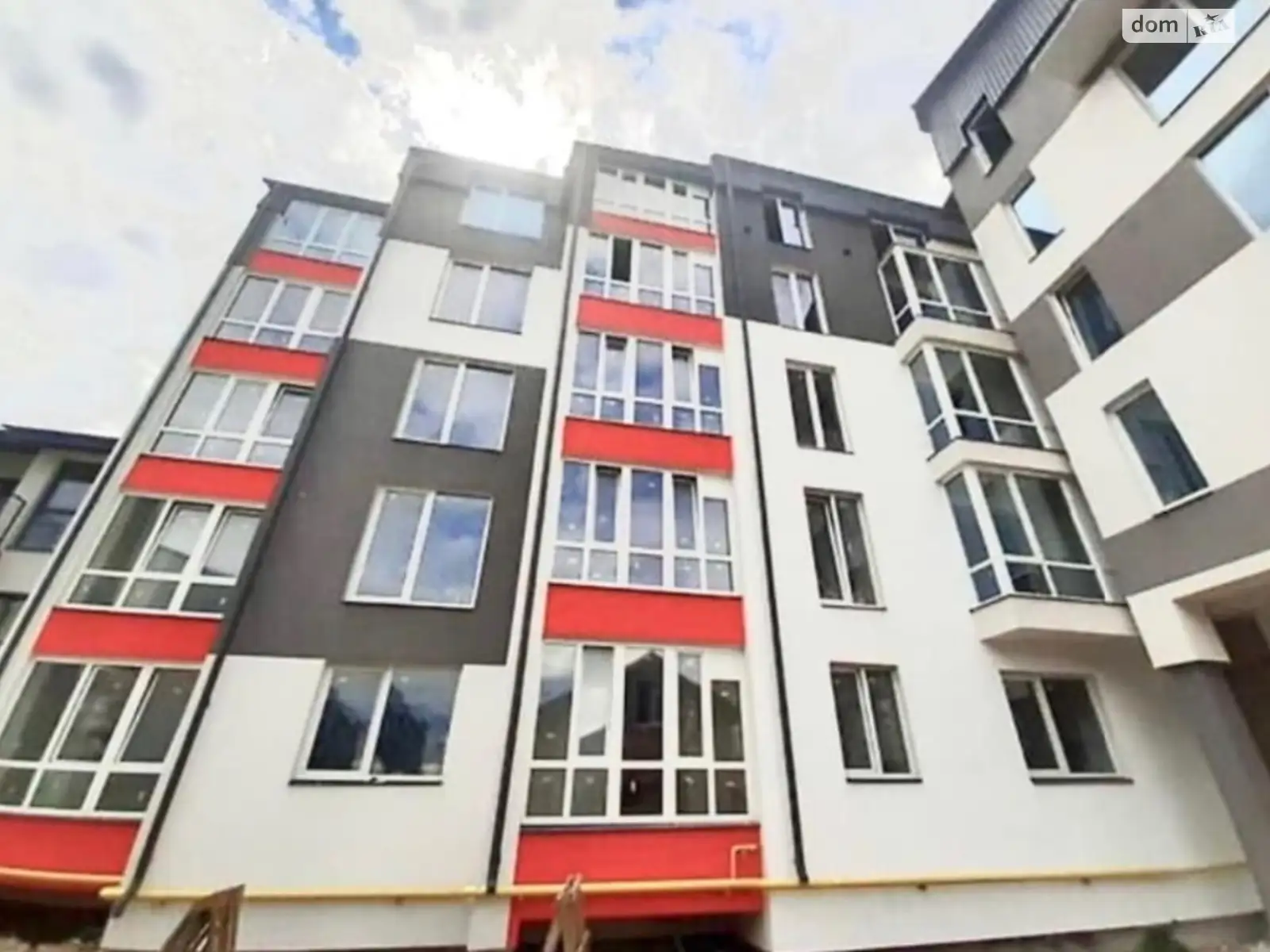 Продається 2-кімнатна квартира 53 кв. м у Петрикові, вул. Степана Бандери