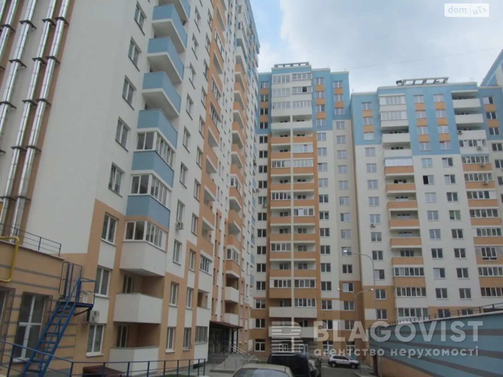 Продается 1-комнатная квартира 38 кв. м в Киеве, ул. Сергeя Данченко, 32