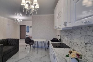 Продается 1-комнатная квартира 53 кв. м в Харькове, просп. Григоренко Петра