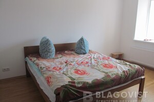 Продается 3-комнатная квартира 100 кв. м в Киеве, ул. Гарматная