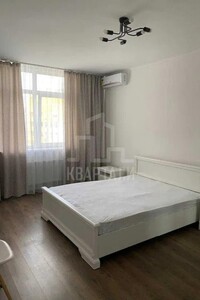 Продается 1-комнатная квартира 45.4 кв. м в Киеве, ул. Академика Каблукова