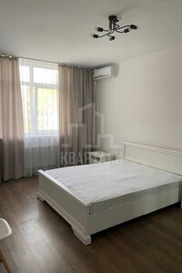 Продается 1-комнатная квартира 45 кв. м в Киеве, ул. Академика Каблукова