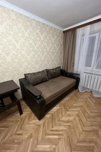 Сдается в аренду 2-комнатная квартира 47 кв. м в Киеве, Салютная улица