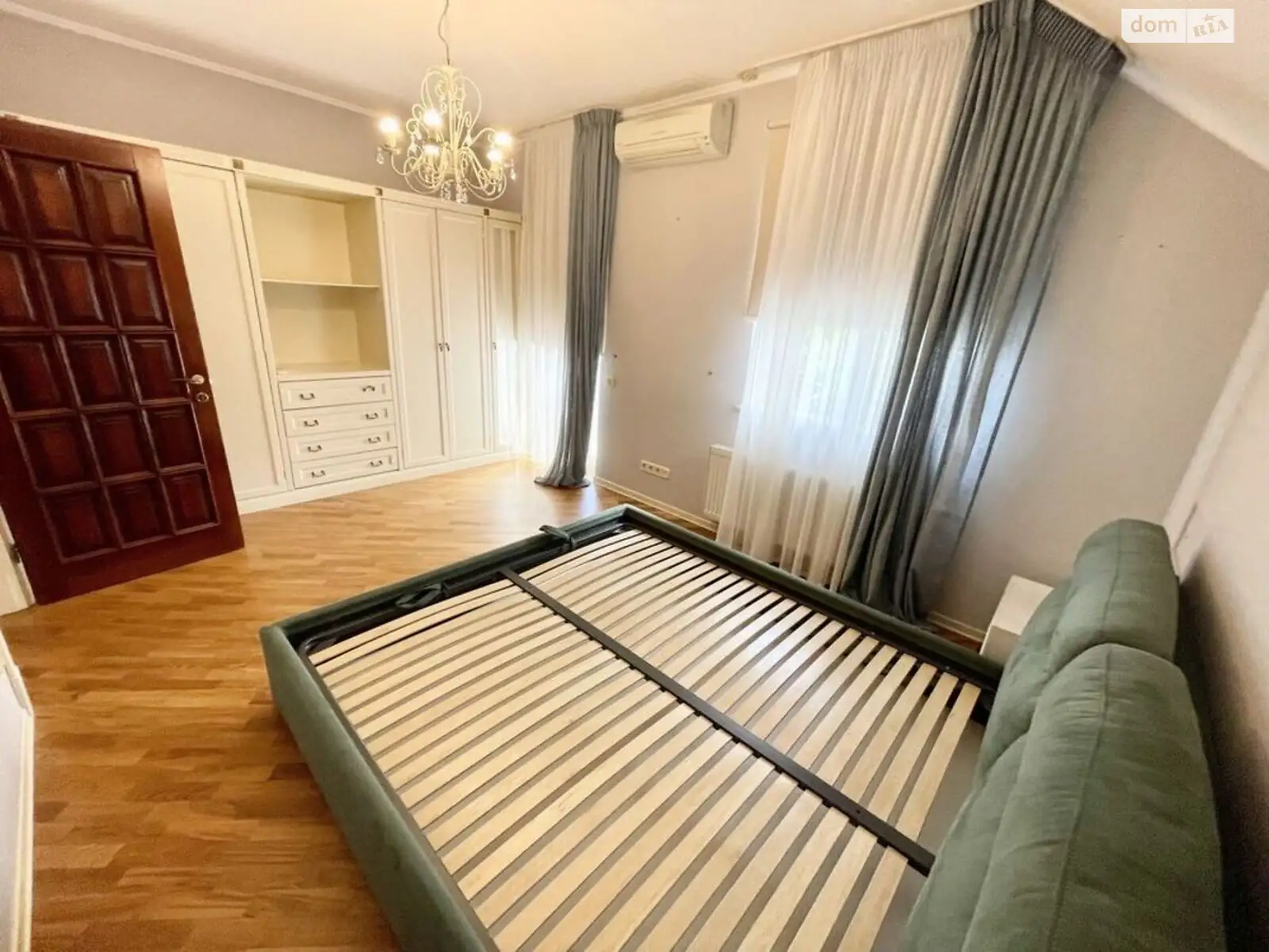 Сдается в аренду дом на 2 этажа 300 кв. м с балконом, цена: 2800 $ - фото 1