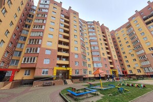 Продается 2-комнатная квартира 67.8 кв. м в Хмельницком, ул. Панаса Мирного