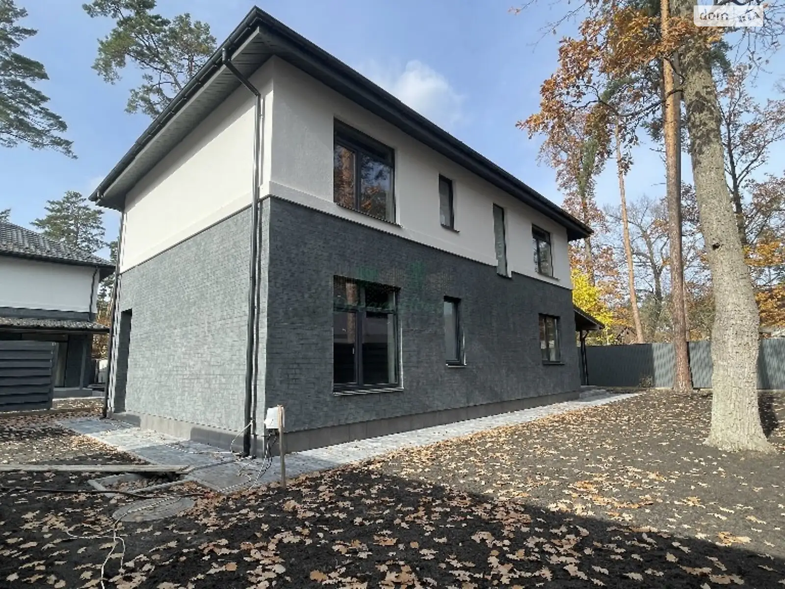 Продается дом на 2 этажа 170 кв. м с гаражом, цена: 165000 $ - фото 1