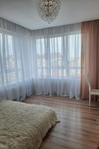 Продається 2-кімнатна квартира 181 кв. м у Івано-Франківську, вул. Двірська
