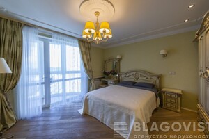 Продается 4-комнатная квартира 135000 кв. м в Киеве, Днепровская набережная