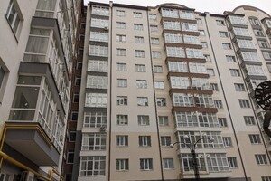 Продається 2-кімнатна квартира 72.6 кв. м у Івано-Франківську, вул. Височана Семена