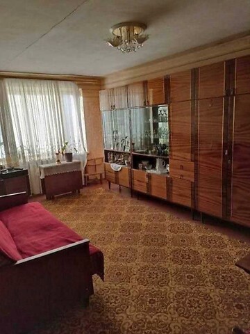 Продается 3-комнатная квартира 70 кв. м в Черновцах, ул. Комарова Владимира