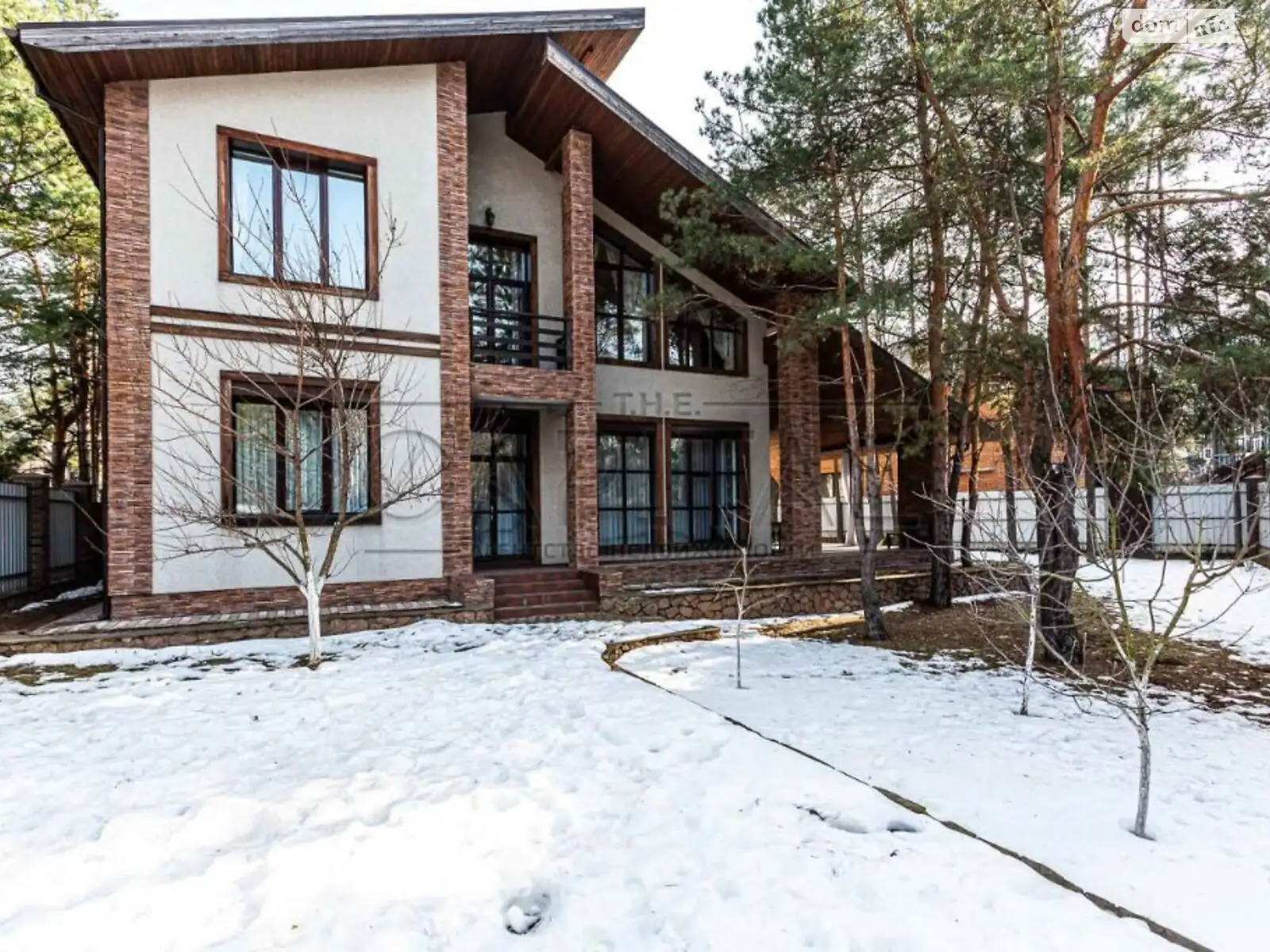 Сдается в аренду дом на 2 этажа 300 кв. м с баней/сауной, цена: 2300 $ - фото 1