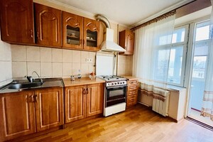 Продается 2-комнатная квартира 53 кв. м в Черновцах, бул. Героев Крут
