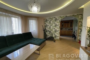 Продается 4-комнатная квартира 105 кв. м в Киеве, ул. Никольско-Слободская