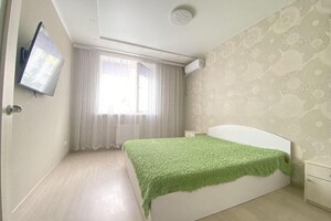 Продается 2-комнатная квартира 60 кв. м в Киево-Святошинске, Боголюбова улица