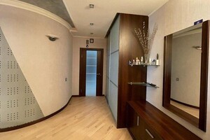 Продается 3-комнатная квартира 120 кв. м в Харькове, Лебединская улица