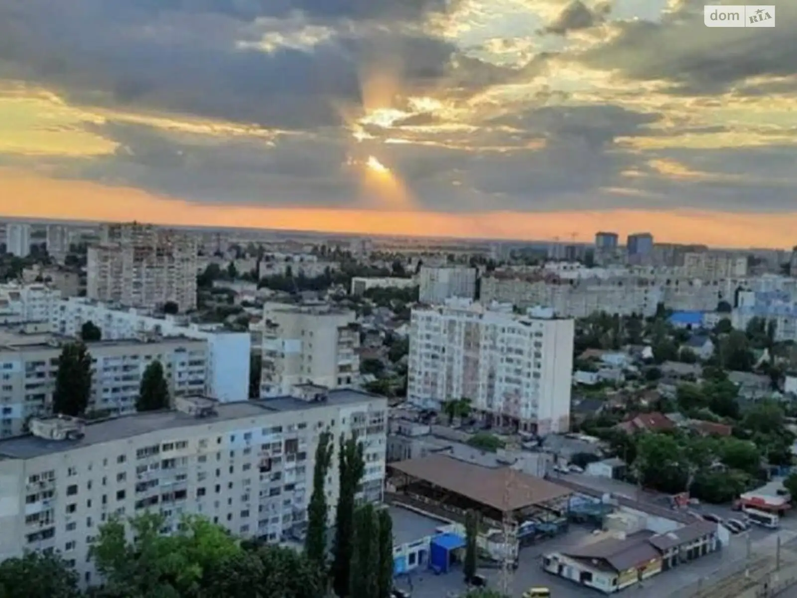 Продается 2-комнатная квартира 65 кв. м в Одессе, ул. Костанди