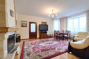 Продается 4-комнатная квартира 180 кв. м в Виннице, ул. Зодчих