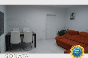 Продается 2-комнатная квартира 55.8 кв. м в Черкассах, вул. Нижня Горова