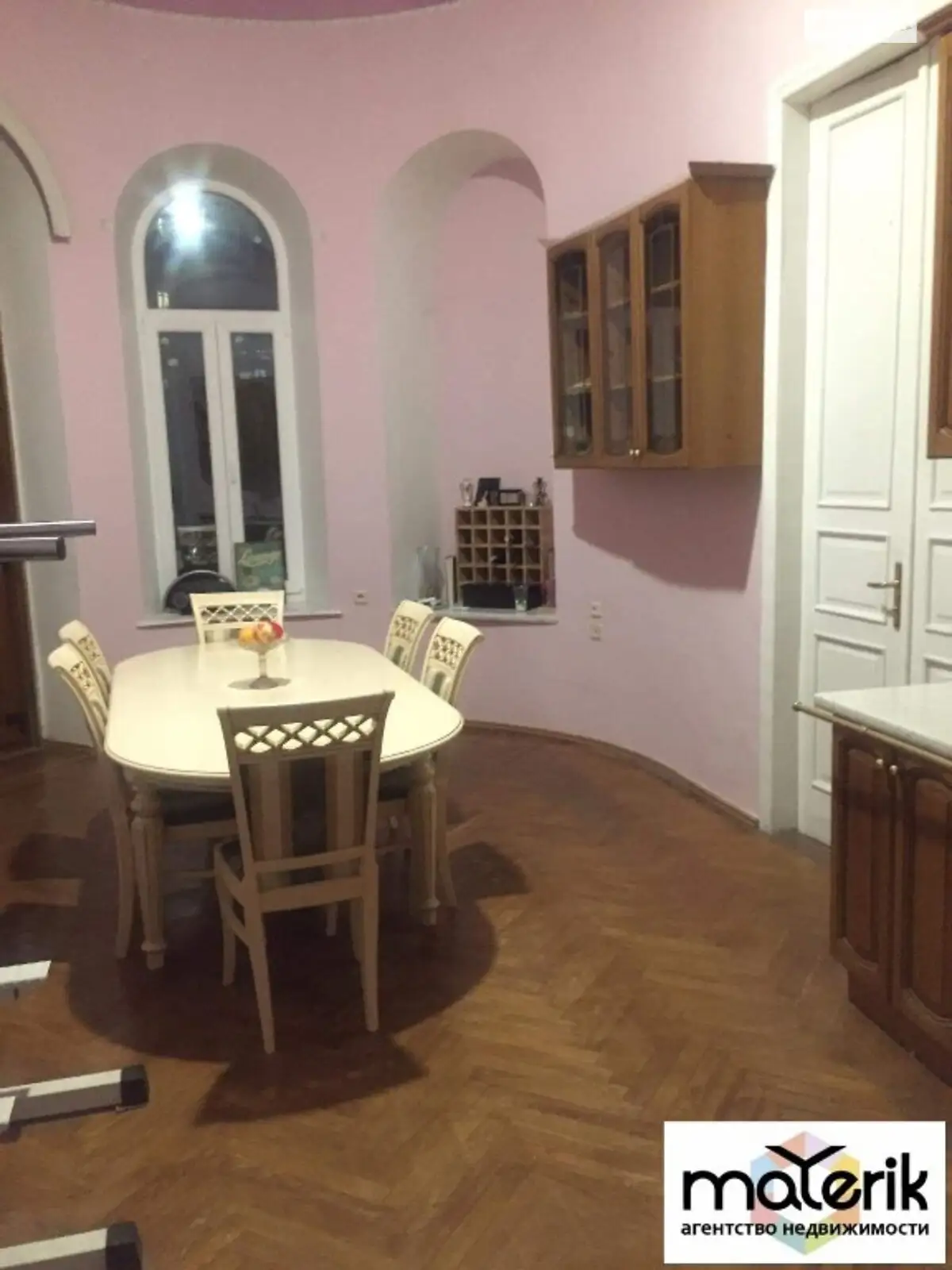 Продається 5-кімнатна квартира 500 кв. м у Одесі, вул. Канатна