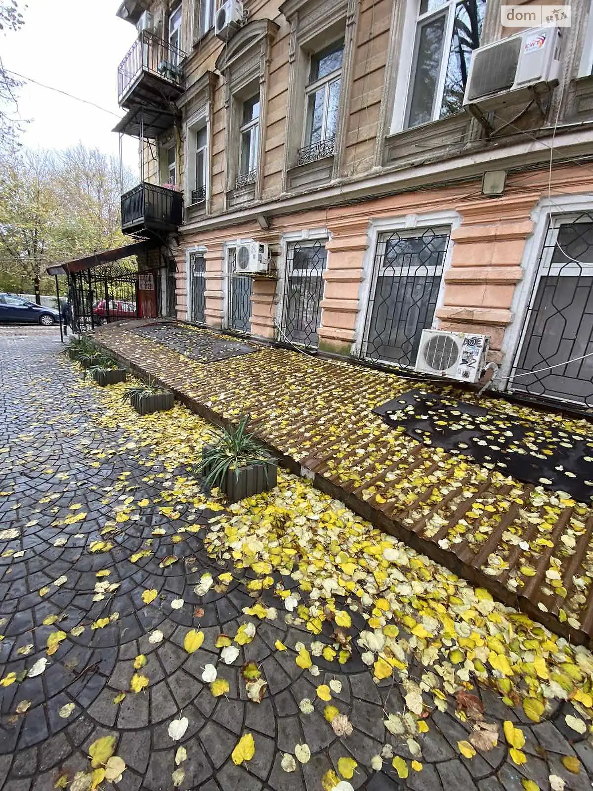 Продається приміщення вільного призначення 165 кв. м в 3-поверховій будівлі, цена: 158000 $